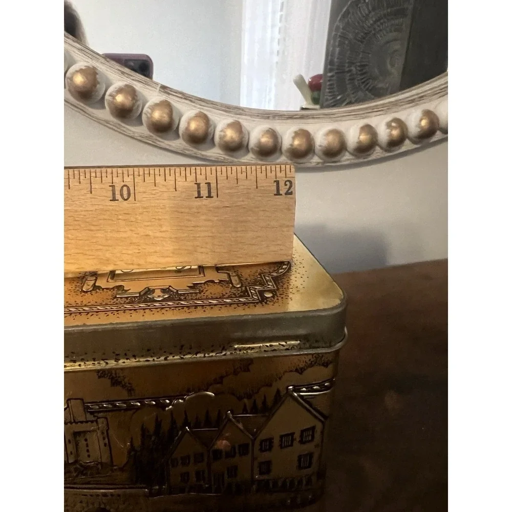 Vintage Dewar's White Label Highlander Scotch Whisky Advertising Tin Gold Box‎